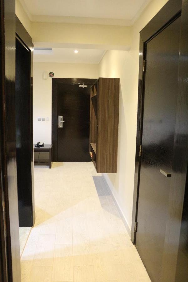 Valencia Hotel Suites Khobar Bagian luar foto